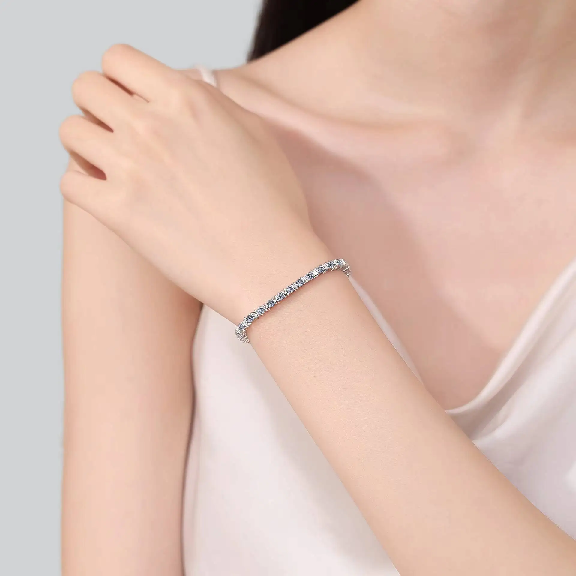 Custom Manufacture 925 Sterling Silver Moissanite Luxury Chain Link Bracelet for Women Trendy Fine Jewelry OEM & ODM