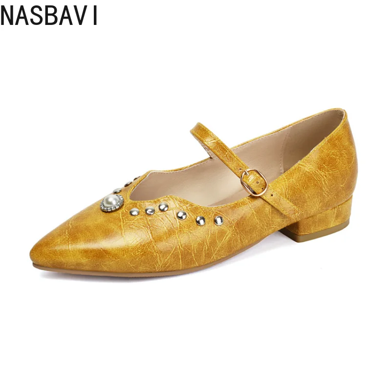 

2026 Fashion High Heels Pointed Single Shoes Fashion Show Shoes Rivet Decoration Low Heels Thick Soled High Heels