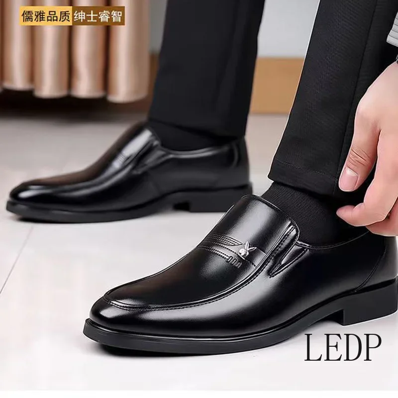 

Formal Leather Shoes for Men Black Business and Casual New Style with Fashionable Foot Covers Men's Business Leather Shoes