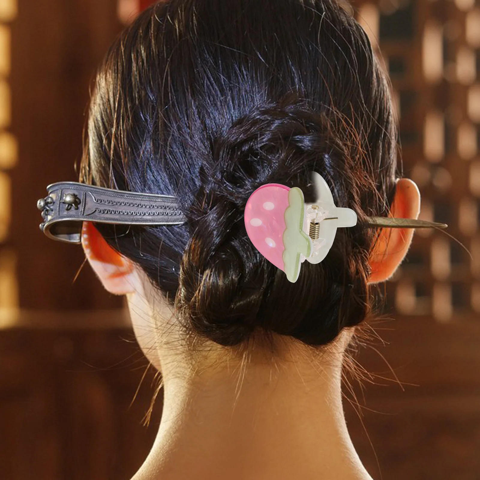 

Strawberry Claw Clips Small Acrylic Nonslip Jaw Clamp Retro Hair Accessories Cute Fruit Hair Clips for Women Toddlers