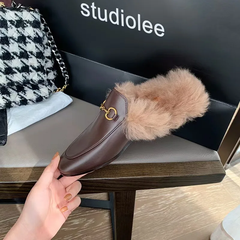 

Lady Imitation Rabbit Hair Winter Warm Shoes Short Plush Front Closed Toe Half Slides For Outdoor Leather Metal Chain Slippers
