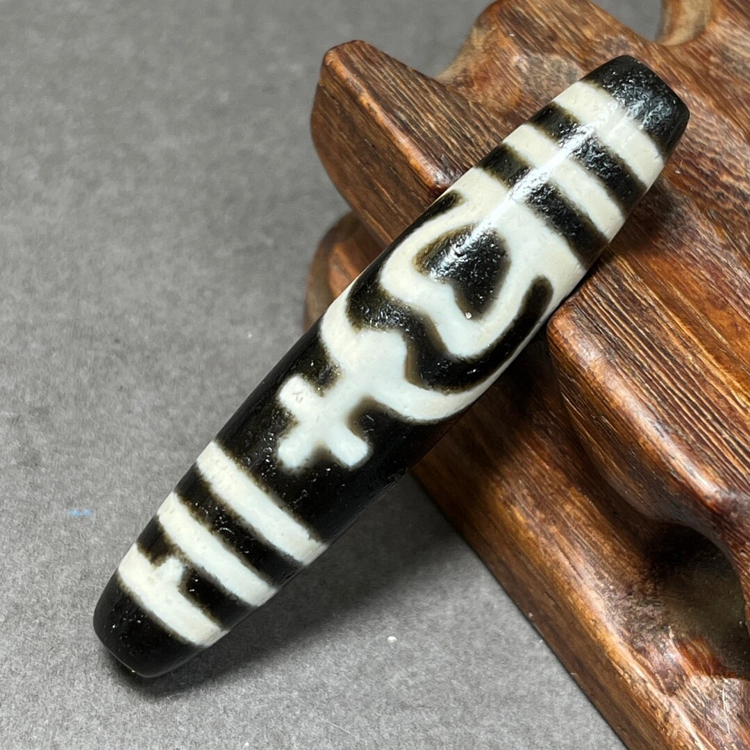 

Tibetan old Taiwan high oil old material treasure bottle dzi beads natural Tibetan agate genuine men's and women's clavicle pend