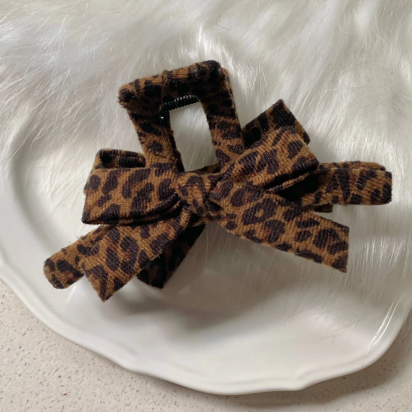 Clip de garra con lazo de tela envuelto a mano, estampado de leopardo Retro, moda de otoño e invierno, estilo coreano y japonés, dinero viejo V, 1 ud.