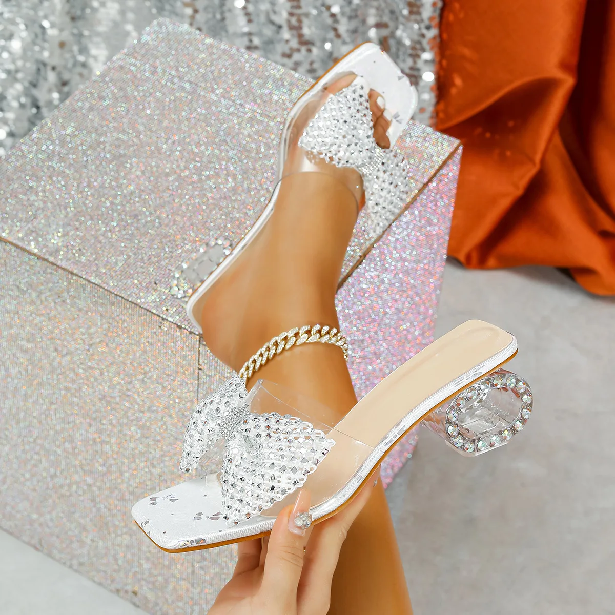 

Новые летние сандалии для женщин, повседневные шлепанцы на низком каблуке, модные туфли без застежек