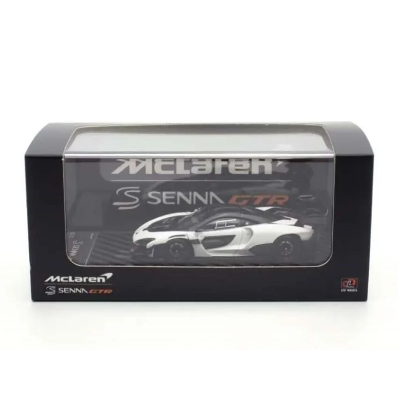 LCD 1:64 Modello di auto Senna Bianco e nero Doppia fila Ornamento in lega Malesia Mostra Veicolo in edizione limitata