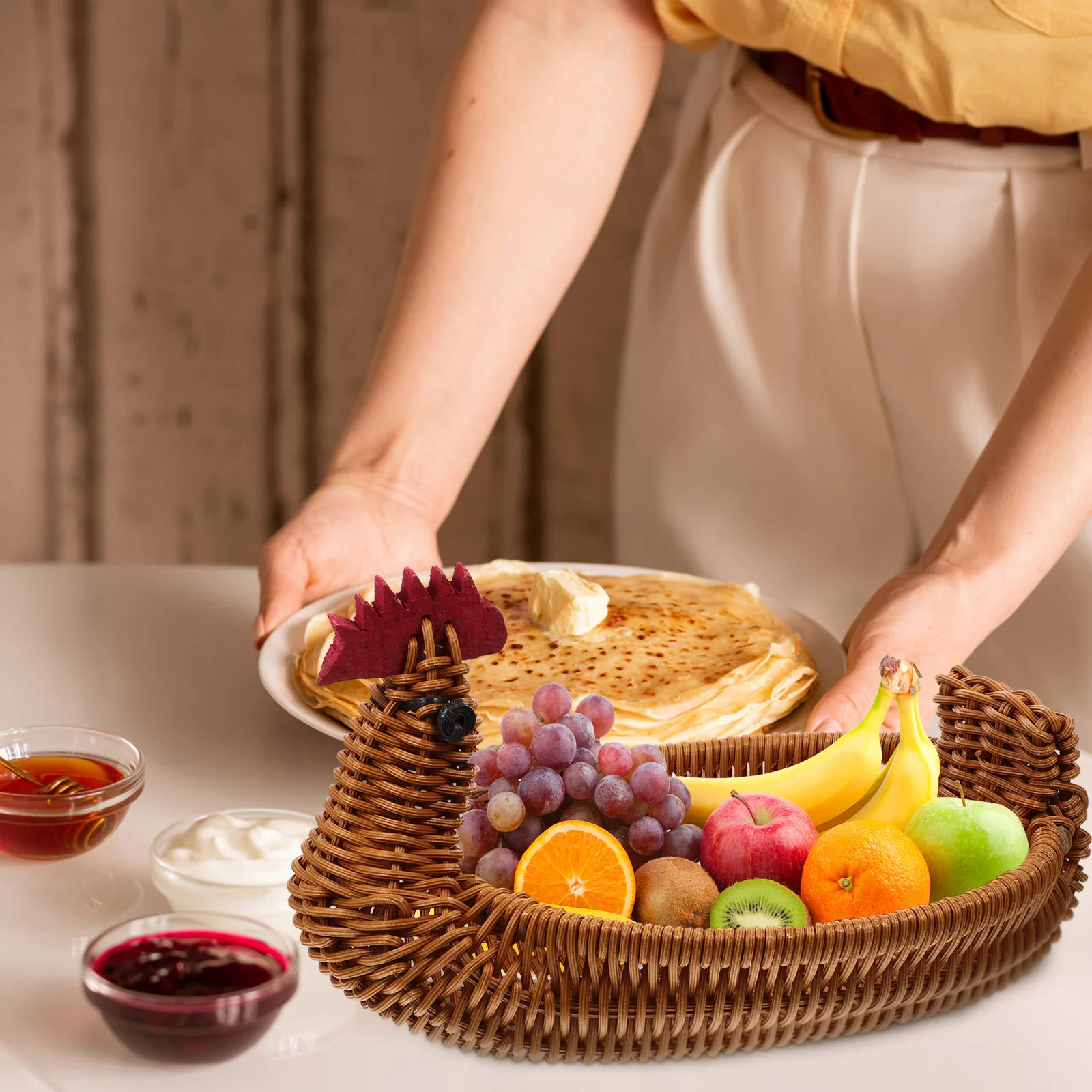 Rattan Woven Fruit Basket Cute Chicken Shaped Fruit Bread Basket Snack Tray Food Serving Basket Easter Egg Hunting Game