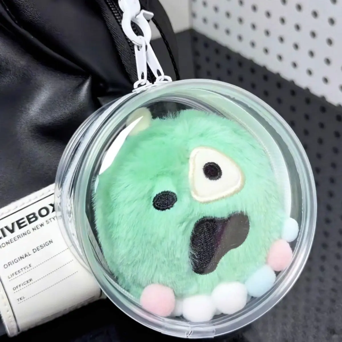 Bunter, lustiger Ball-Schlüsselanhänger, Weihnachtstaschenanhänger, Schlüsselringe, 3-Zoll-Kpop-Fotokartenhalter, Geschenke für Fans zu Halloween und Weihnachten – Detail 3