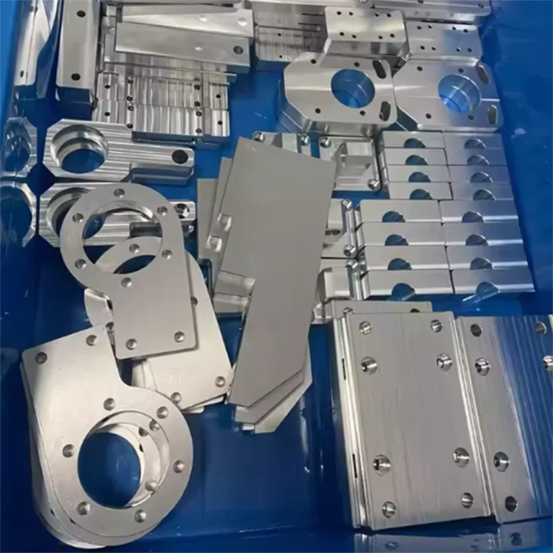 الصين مخصص CNC الآلات الدقيقة طحن 6061 7075 بأكسيد سبائك الألومنيوم دراجة نارية خدمة التصنيع باستخدام الحاسب الآلي
