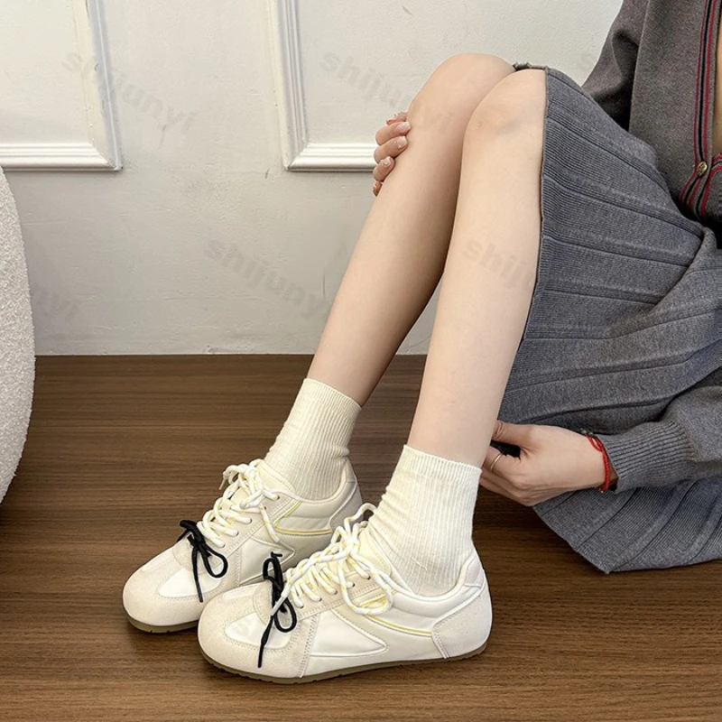 

Fashion Women Flat Shoes 2025 Spring Autumn New Outdoor Non Slip Comfortable Casual Shoes Lightweight Soft Sole Lace Up Sneakers