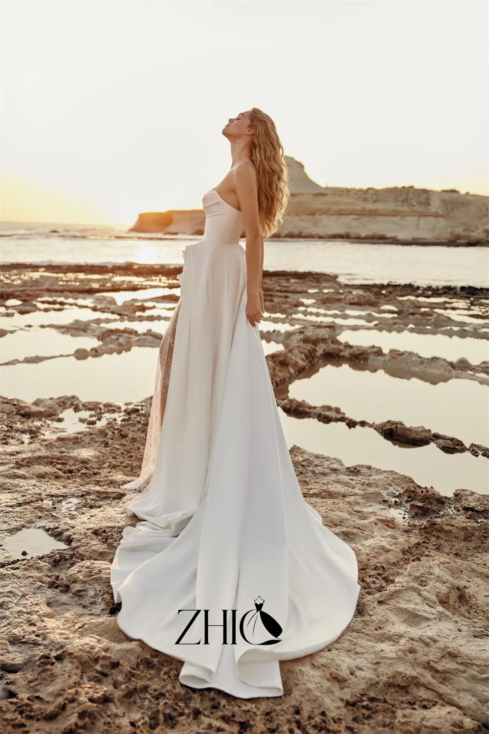ZHIO Special Strapless Side Split Lace Applique Handmade Flowers Ruched A-Line Wedding Dresses Satin Bridal Gowns Customized