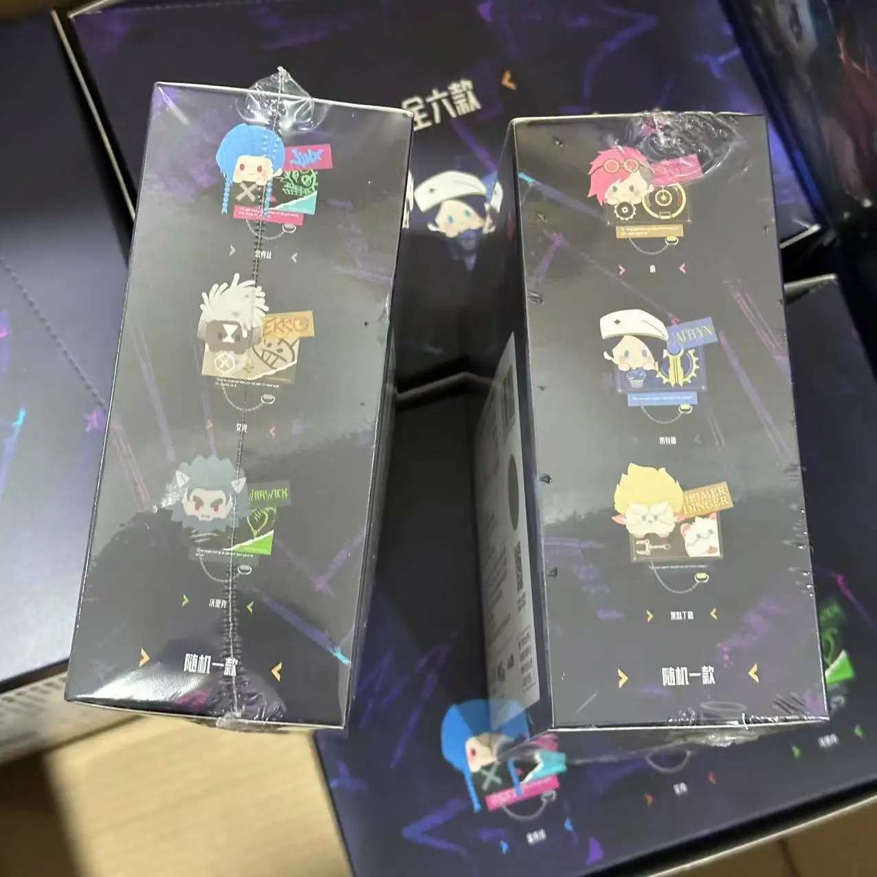 Arcane Pluche Badge Blind Box Jinx Vi Caitlyn Ekko Warwick Heimerdinger Echte originele verpakking Gloednieuw