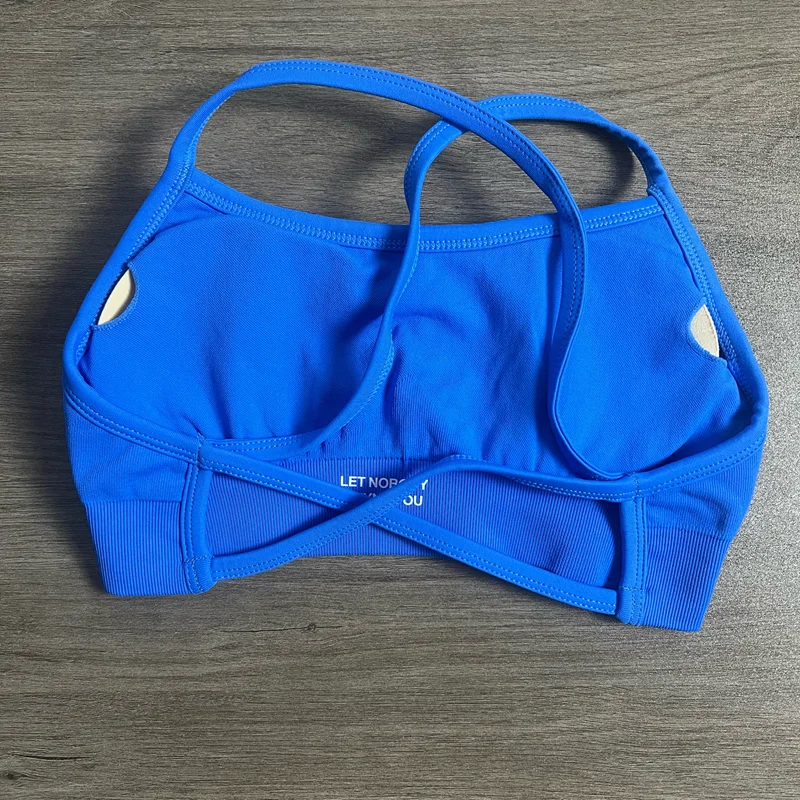 Dynamischer rückenfreier Sport-BH mit Logo, nahtloser Yoga-Top-BH für Damen, mittlere Unterstützung, gepolstertes Gym-Crop-Top, dehnbares Fitness-Sport-Top