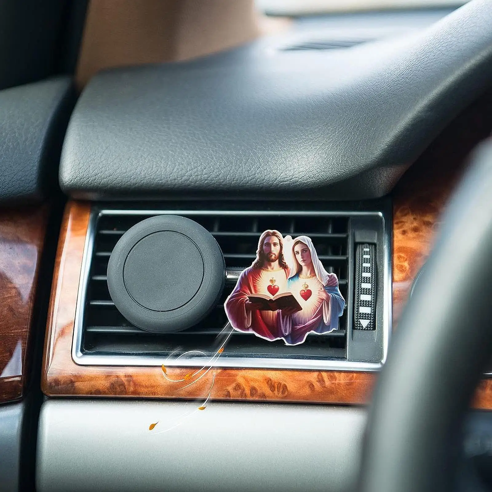 Generic Car Vent Clip Jesus and Wife Shape Wear Resistant Unique Easy