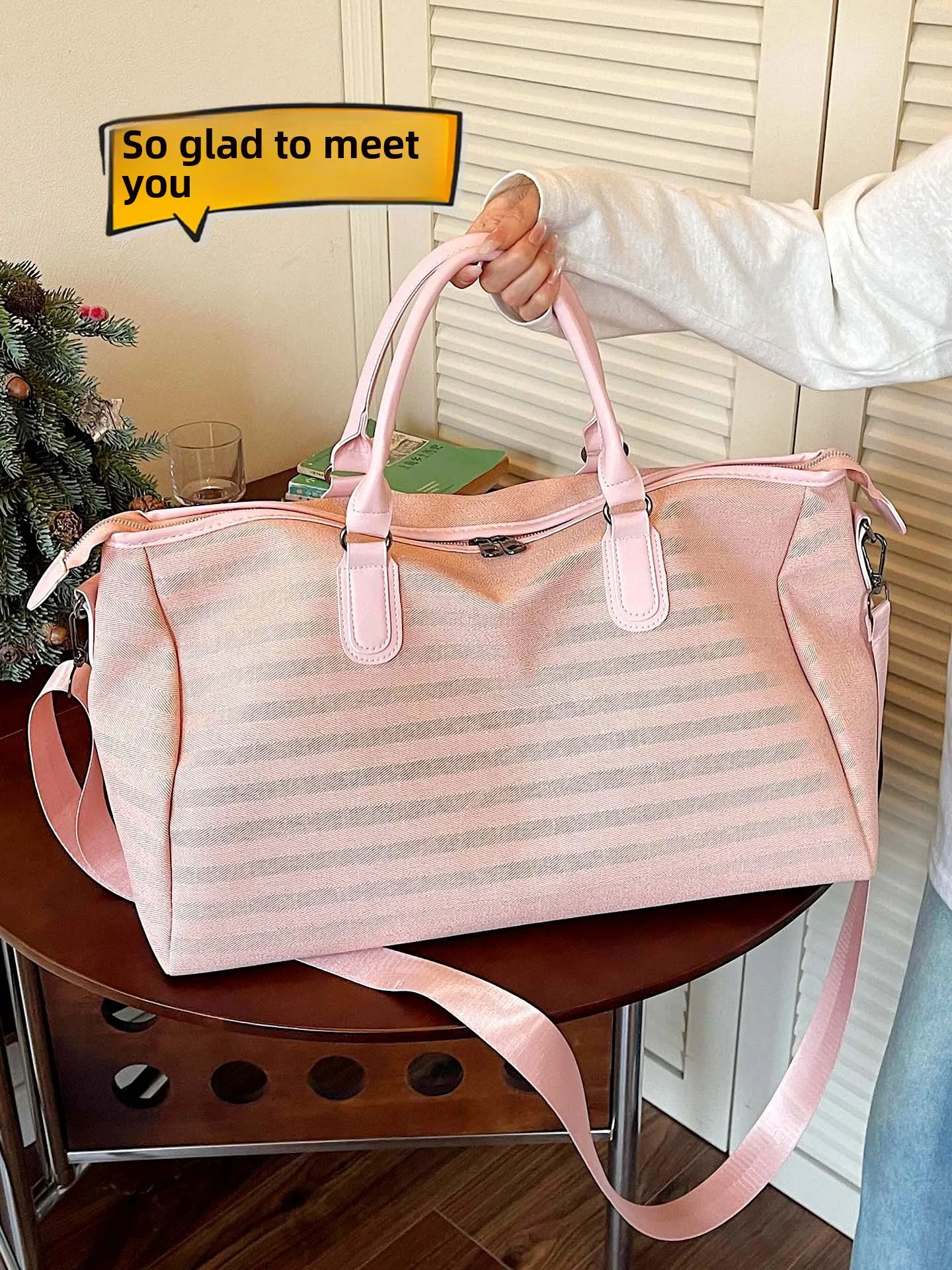 large-capacity-travel-bag-women's-crossbody-handbag-lightweight-carry-on-bag-fashionable-trendy-polyester-fabric-foldable