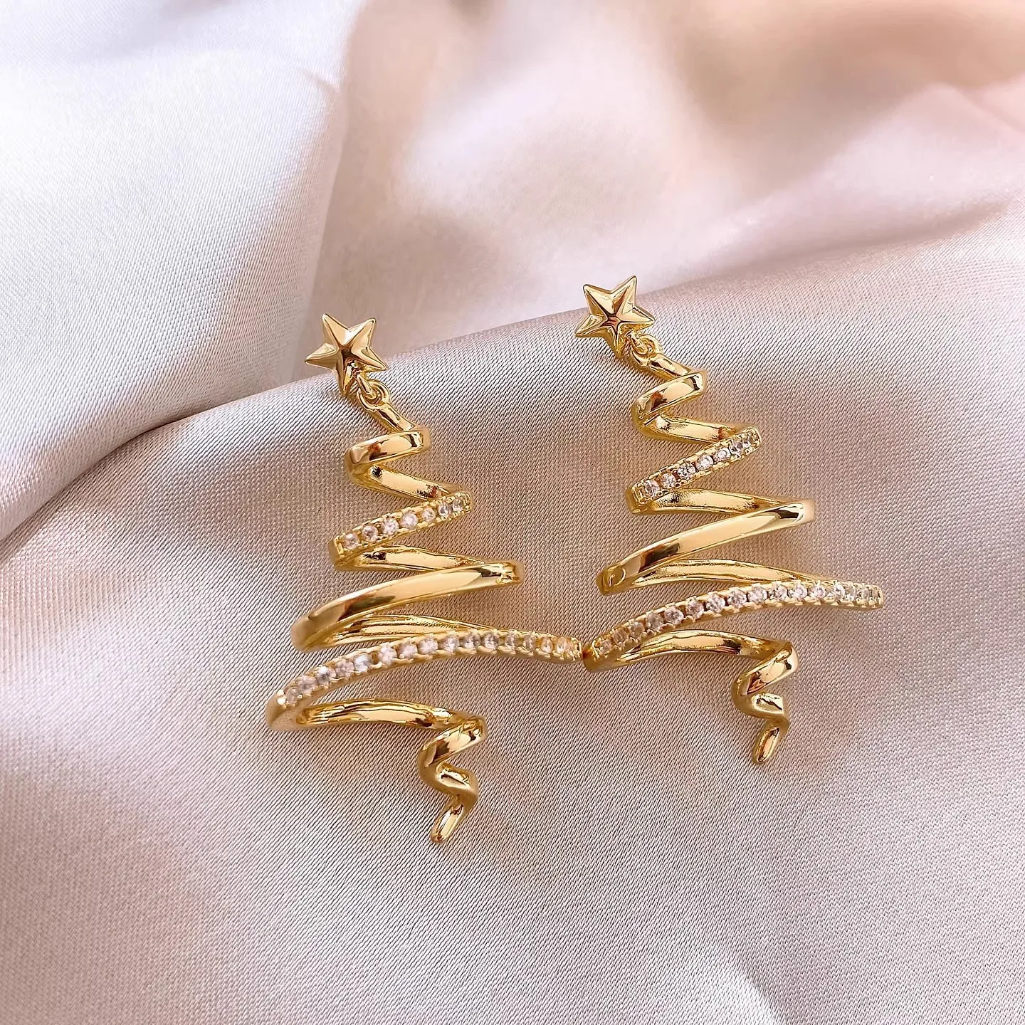 Kreative goldene Linien-Weihnachtsbaum-Ohrhänger für Damen, modische Stern-Ohrringe, Accessoires, Schmuck, Mädchen-Geschenke, Party, Freizeitkleidung – Detail 3