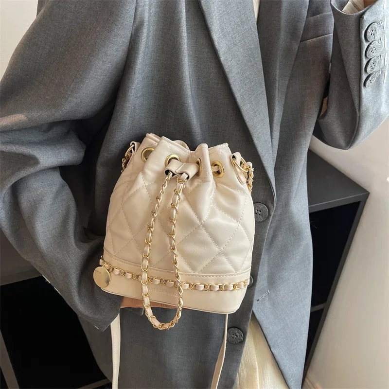 

2025 New Spring & Summer! Women's Exquisite Rhombic Bucket Bag – Drawstring & Chain Design, Ideal for Autumn