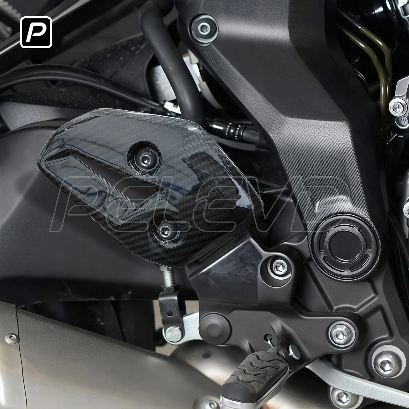 PELEVD 100% CARBON FIBER Glossy Finish Foot pedal  Heel Guards Footrest Wing Plate For YAMAHA  MT07 MT 07 2025-2026 - view 3