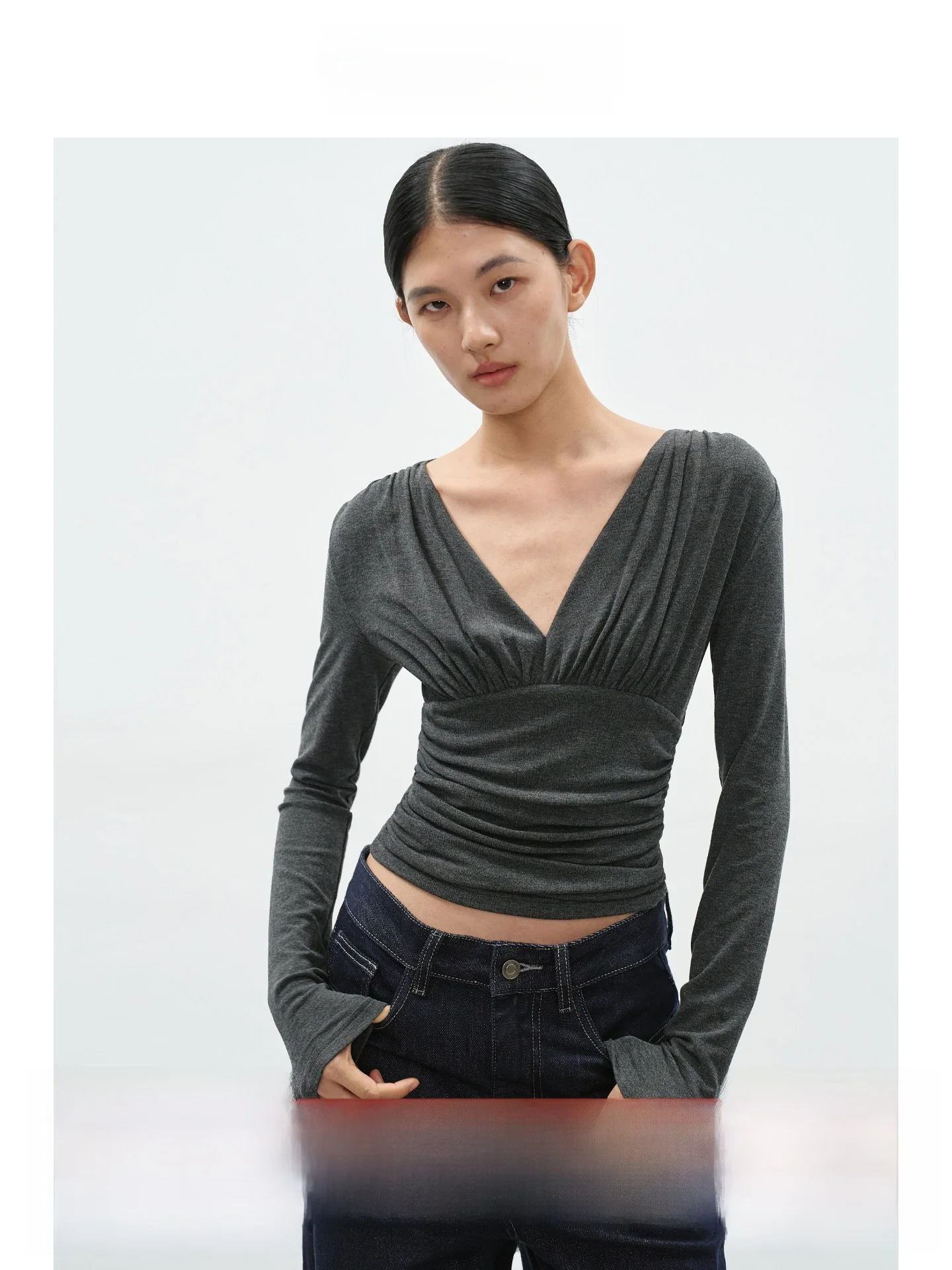 

EIGHTHMONTH Women's Slim Fit ort T-irt Deep ey Long Sve V-ne Waist Cinched Casual Sle Chinese Made