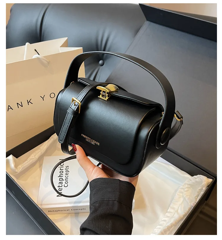 

Classic Black Shoulder Bag Women's Versatile Retro Crossbody Square Bags 2025 New Large Capacity Textured Leather Flap Handbags