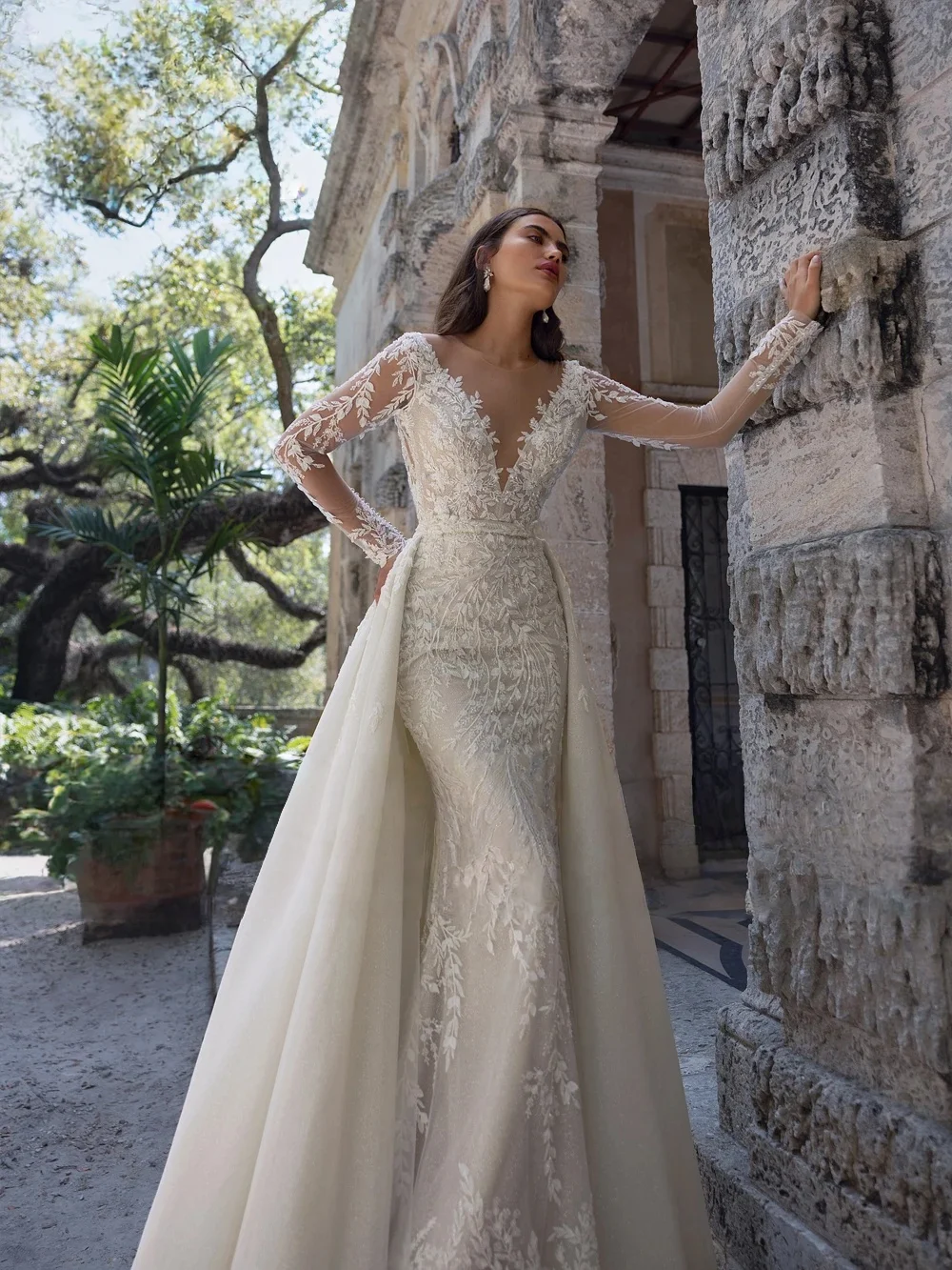 Aangepaste romantische bloemenapplicaties Sweetheart illusie halslijn terug trouwjurk romantische 2-in-1 zeemeermin bruidsjurken trein