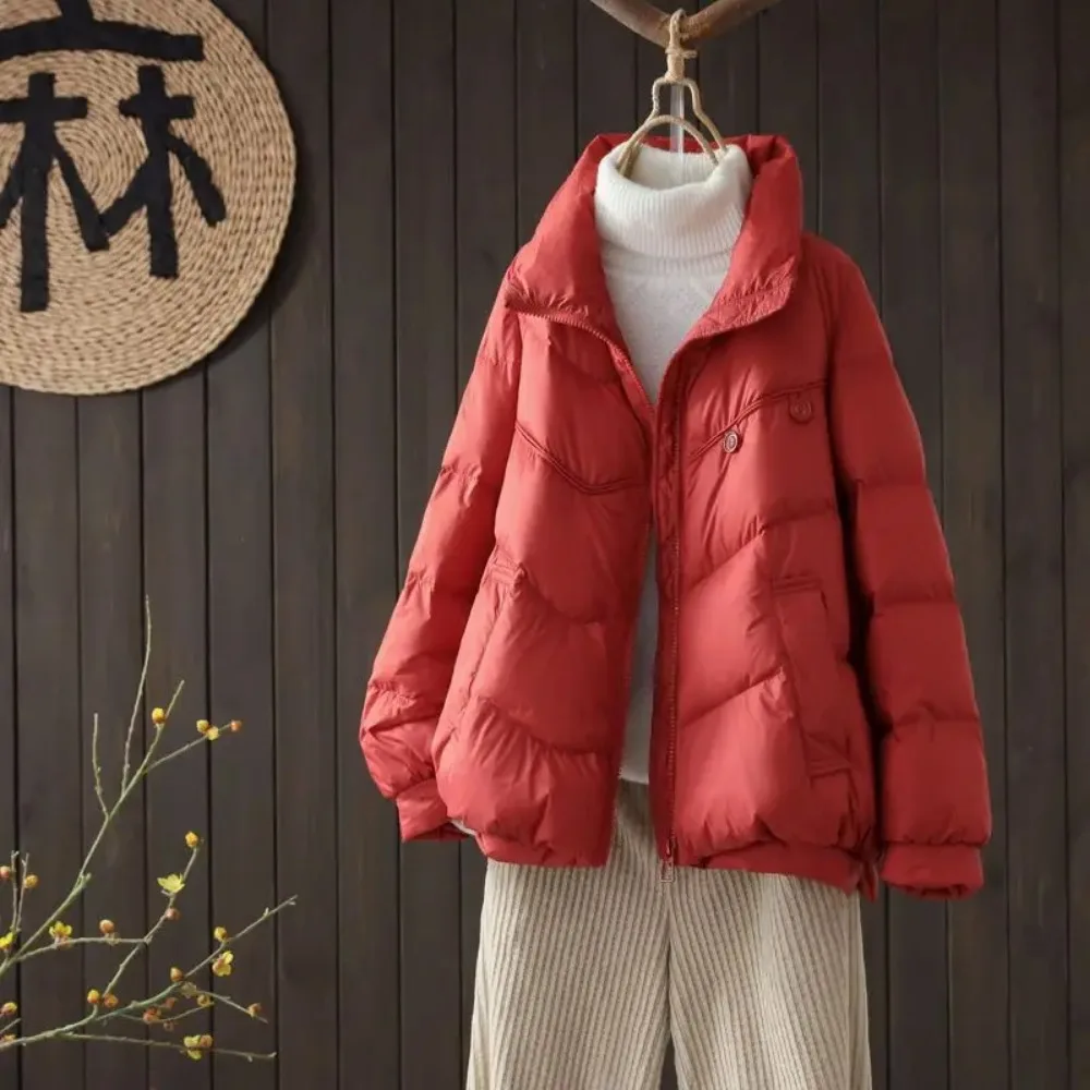 2025年新作 レディース ホワイトダックダウンジャケット 冬用コート スタンドカラー ショート丈 パファージャケット 暖かい 女性用パーカー ゆったり カジュアル フェザーコート