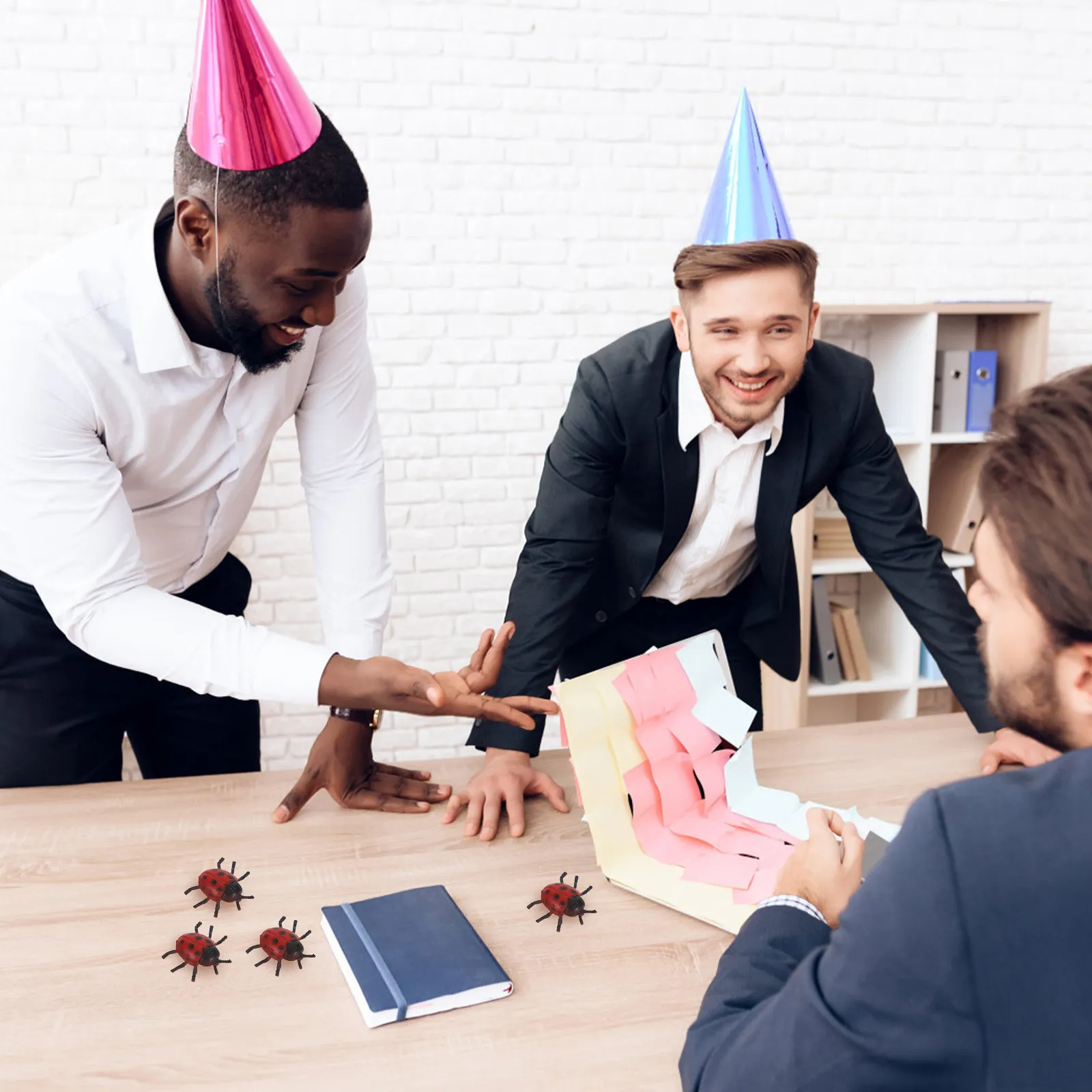 

25Pcs PVC Simulation Ladybug Realistic Tricky Scary Prop for Halloween Prank Party Decoration Insect Trick Prop Artificial