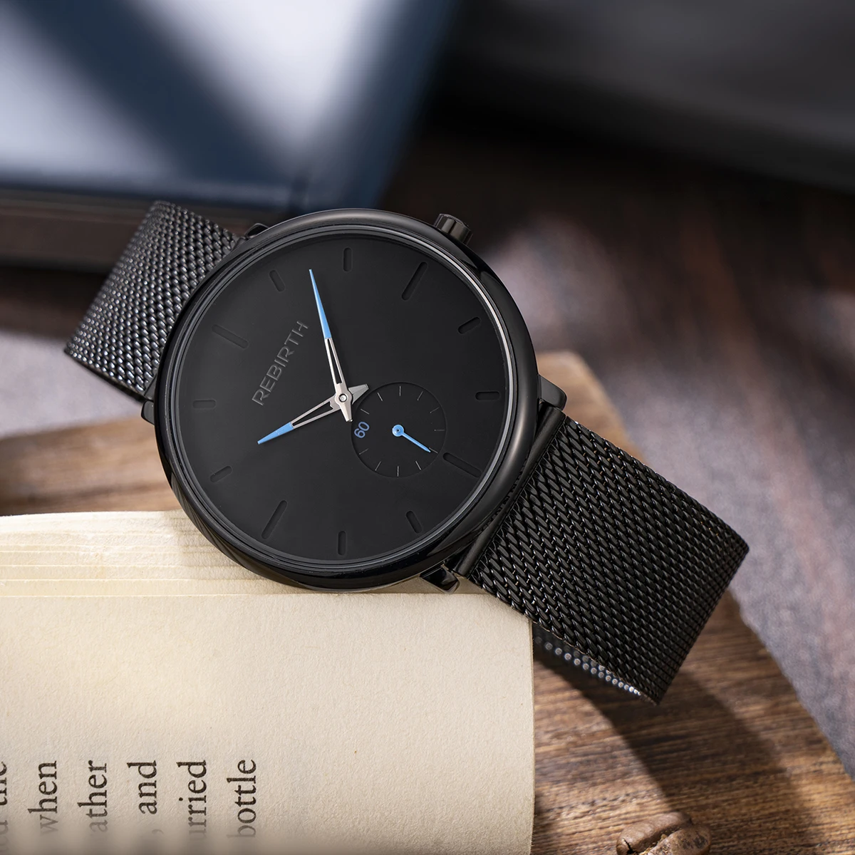 ساعة ريترو آرت ديزاين للرجال بحزام ساعة مغناطيسي ثنائي الدبوس ونصف حركة كوارتز عصرية وبسيطة