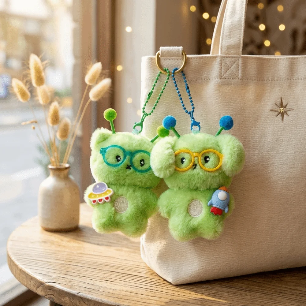 Fluffy Plush Fabric Cat Plush Keychain Soft Touch Skin-Friendly Alien Kitten Plush Fine Stitching Lightweight Portable