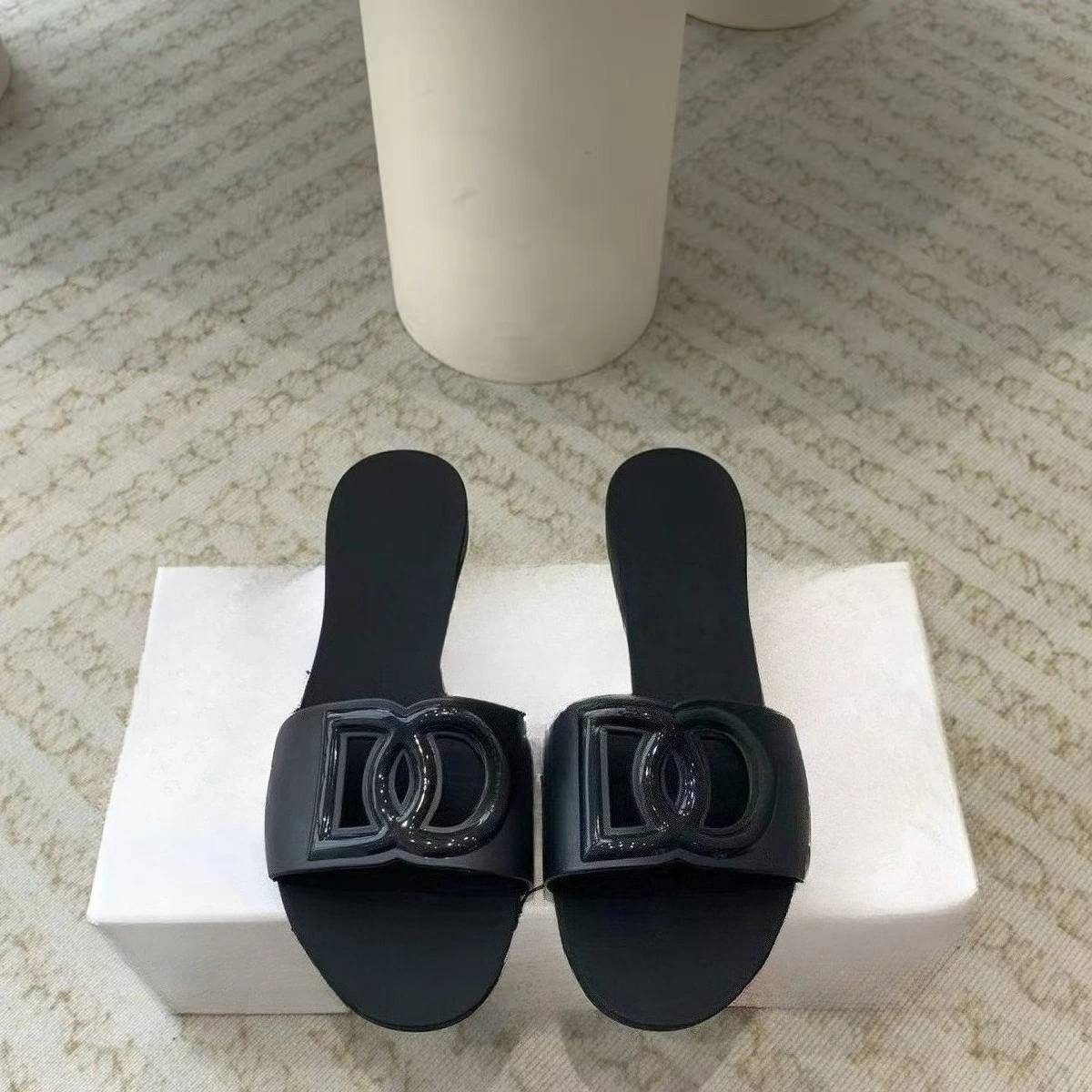 

Women's Summer Flat Sandals, Breathable One-Band Outdoor Slides, Comfortable Casual Slippers. Fast Delivery Available