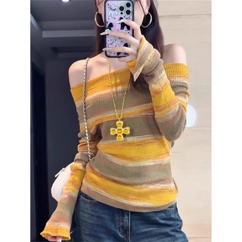 

Женский свитер с длинными рукавами и контрастной полоской на одно плечо, топ