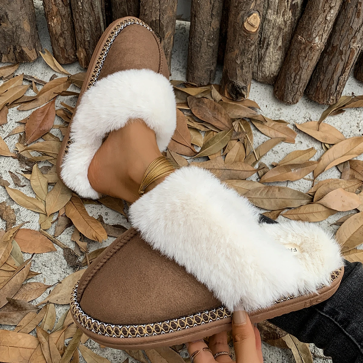 2024 Nieuwe Mode Casual Outdoor Luxe Bont Slippers Vrouw Winter Warm Pluche Muilezel Dia Dames Ontwerp Katoenen Huis Schoenen