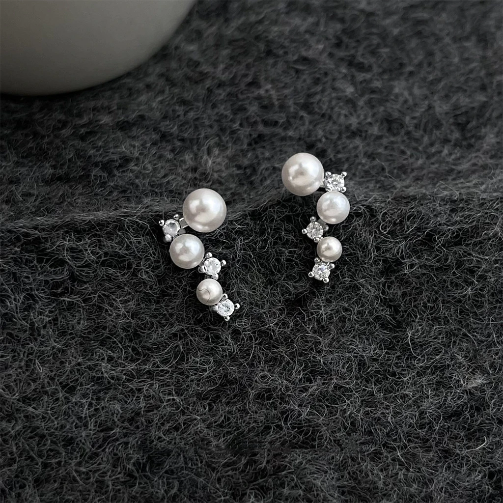 Curved Pearl CZ Climber Earrings Multi Size Pearl & Zircon Crawler Stud Earrings Ladies Minimalist Elegant Ear Jewelry