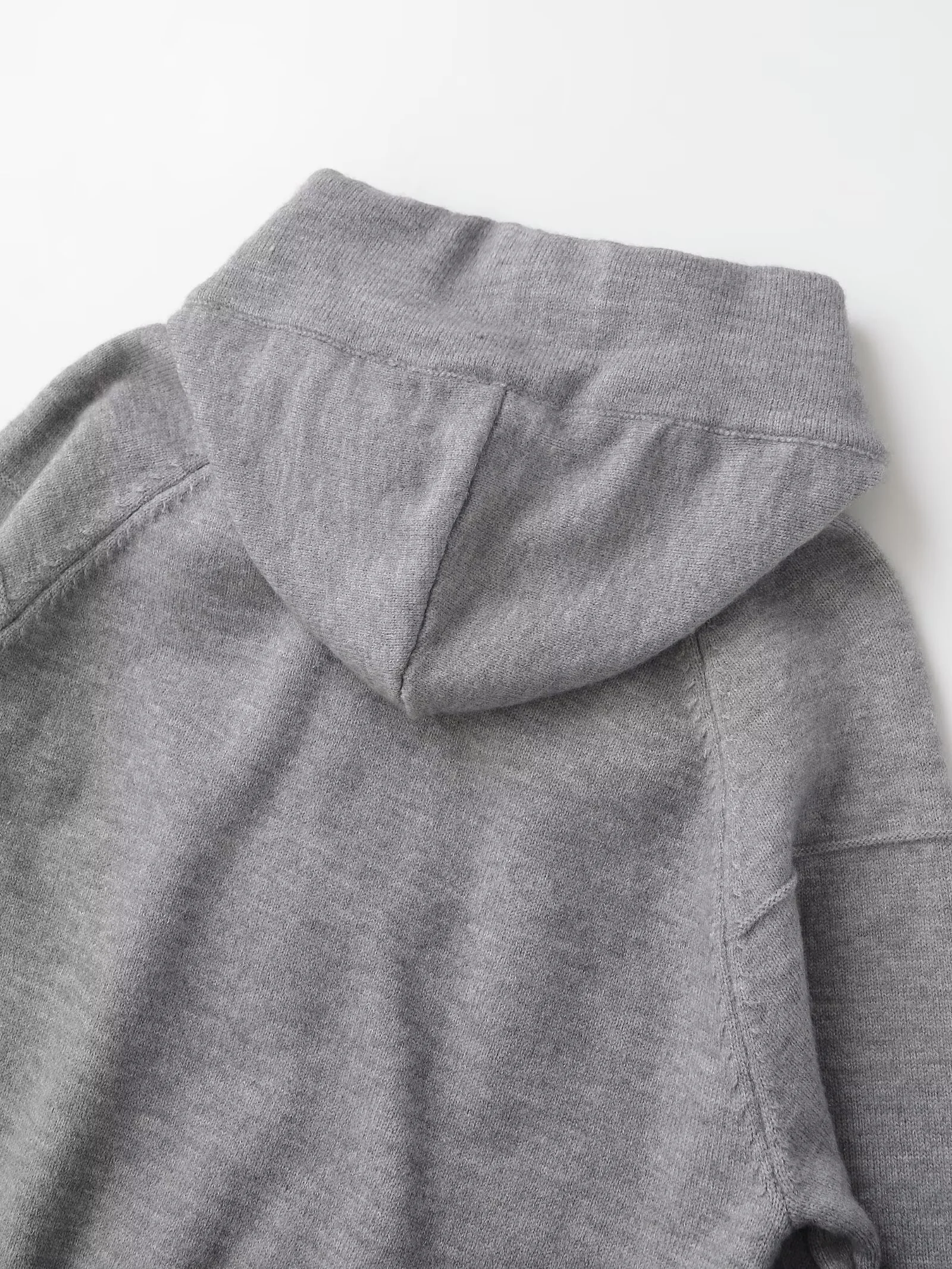 سترة نسائية غير رسمية جديدة لخريف 2025 بتصميم بسيط للركاب تناسب الجميع سترة بقلنسوة محبوكة بفيونكة مستقيمة