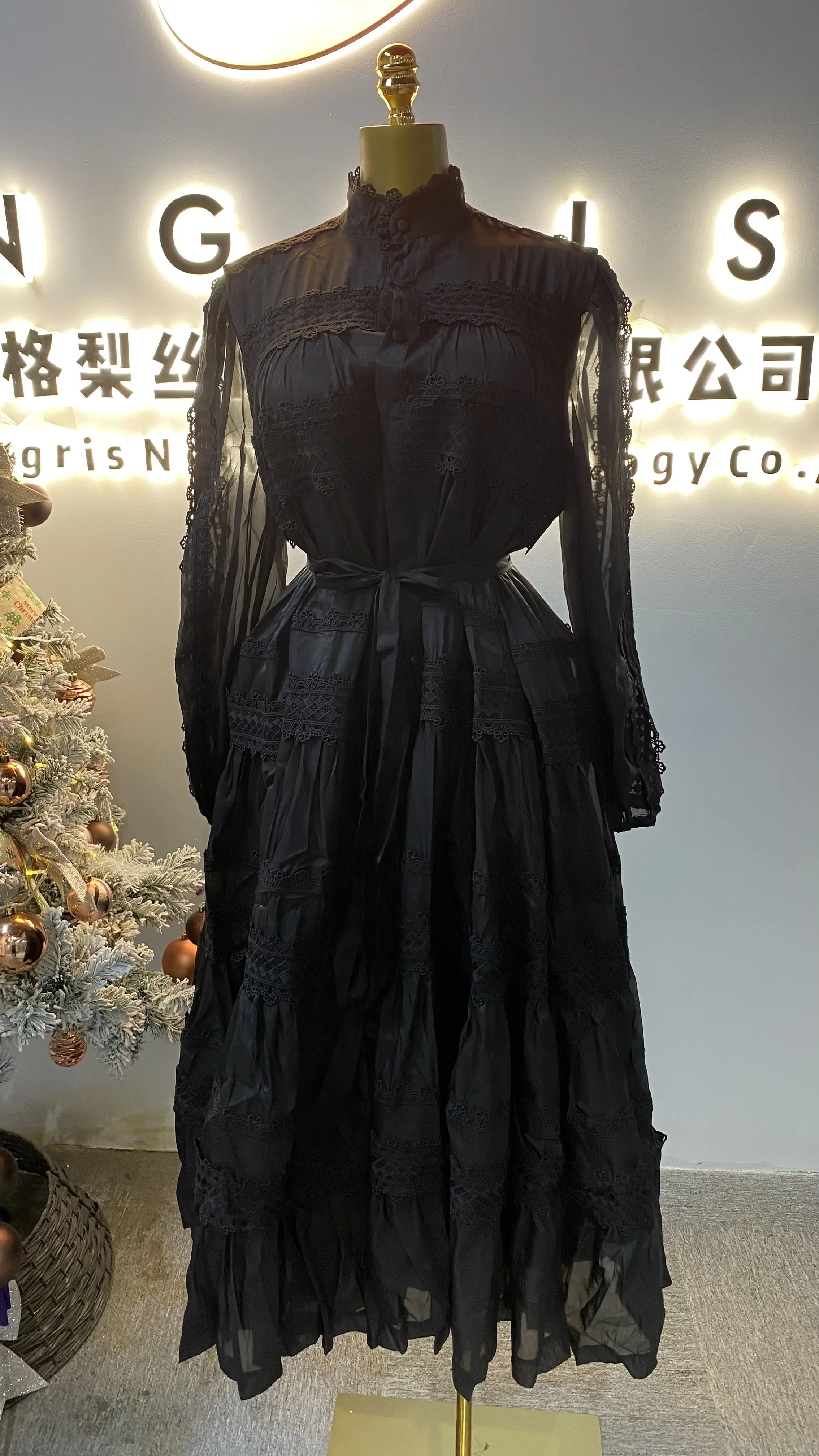 Hot-selling new fashionable and elegant long dress with lace patchwork design and lantern sleeves-GZXX123