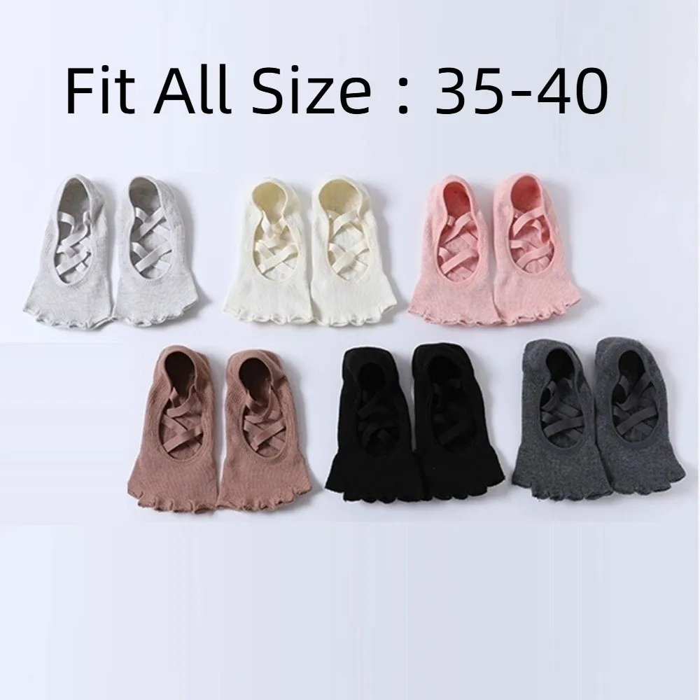 زوج واحد من جوارب اليوغا المضادة للانزلاق بخمسة أصابع، جوارب يوجا كاملة بخمسة أصابع نصف مفتوحة وحزام متقاطع مرن