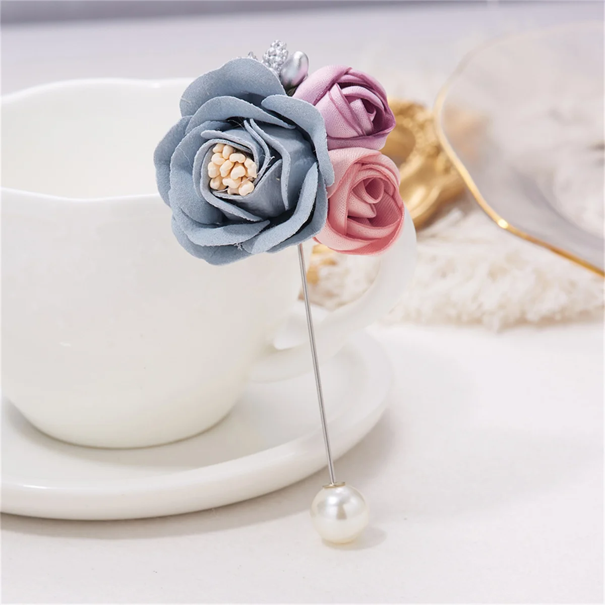 Rinhoo Ladies Cloth Art Fabric Camellia Flower Brooch For Women Pearl Rose Floral Long Needle Cardigan Lapel Pin Wedding Jewelry