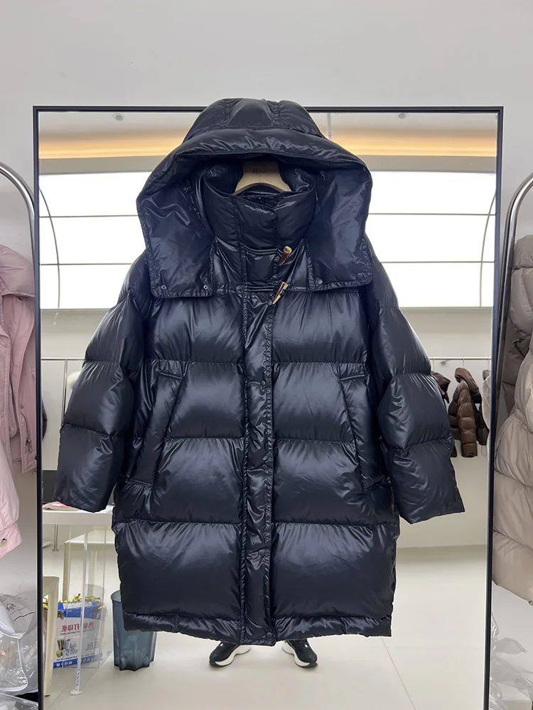 سترة نسائية طويلة بغطاء للرأس فضفاضة بيضاء مبطنة للأسفل سترة عصرية لشتاء 2025 معطف جديد بزرين على شكل قرن البقر بلون سادة #4