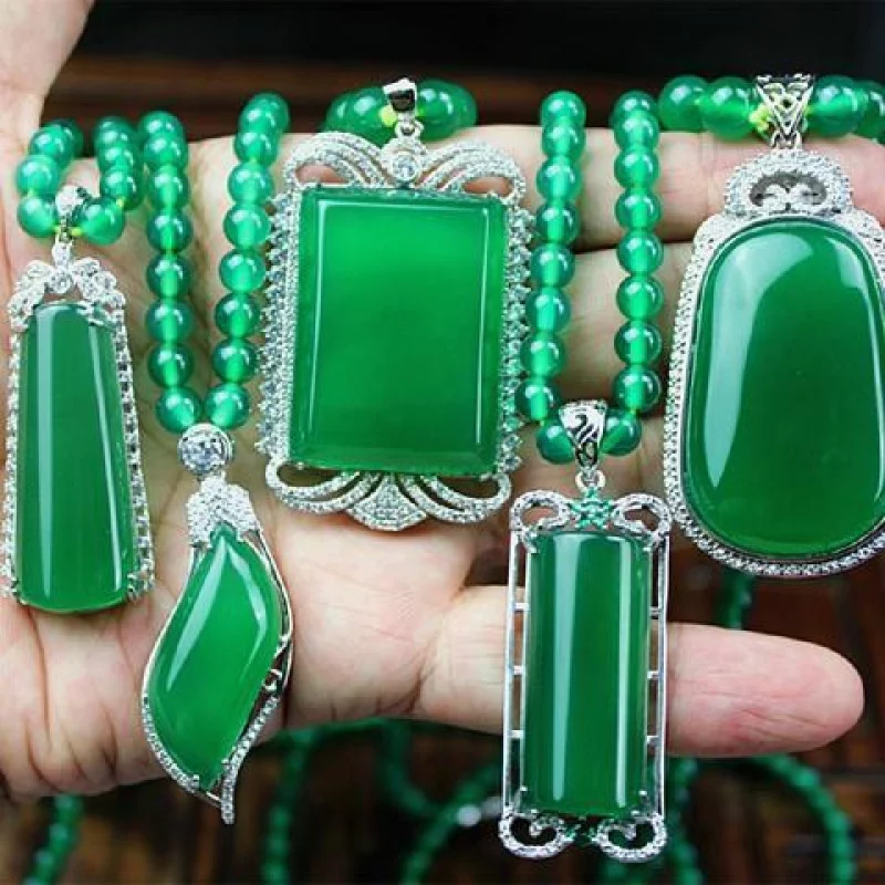 

Ожерелье с подвеской из серебра 925 пробы, инкрустированная изумрудом, зеленый халцедон, агат