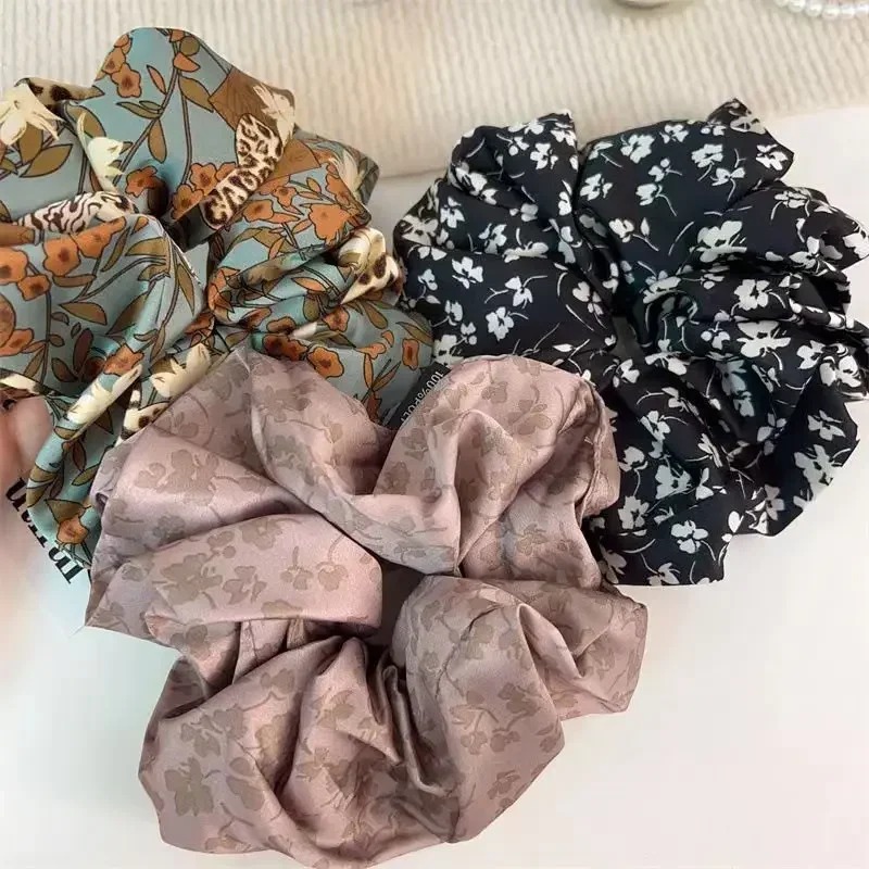 

Fashion Style Scrunchies Silk Satin Vintage Floral Hairtie for Pony Hair Band Beach Accessories Rolled Up Women and Girls