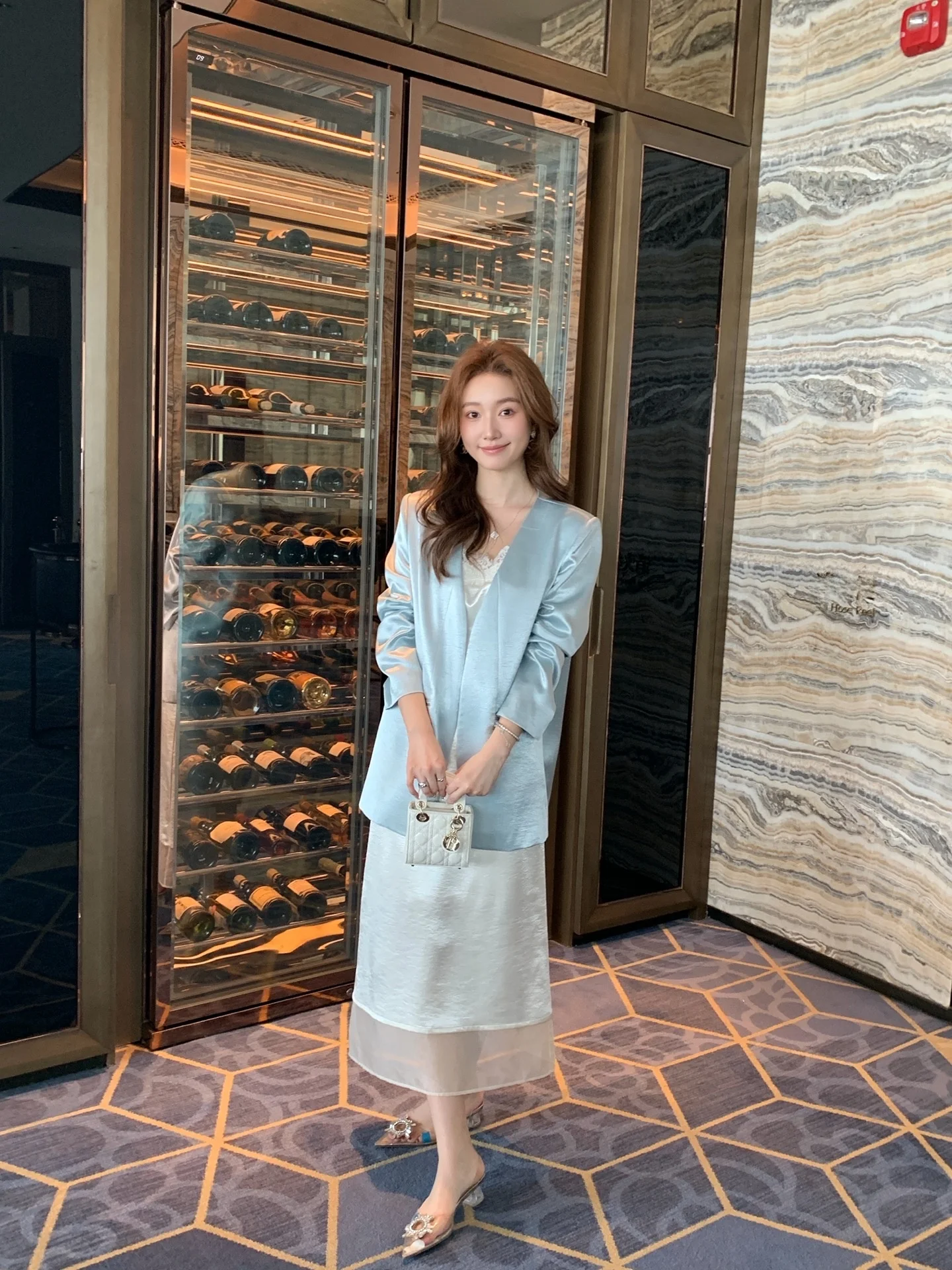 

Blue Patchwork Silk V-neck Suit Jacket Women's Loose Fashionable Summer Spring Vacation Slimming Design Casual Outerwear