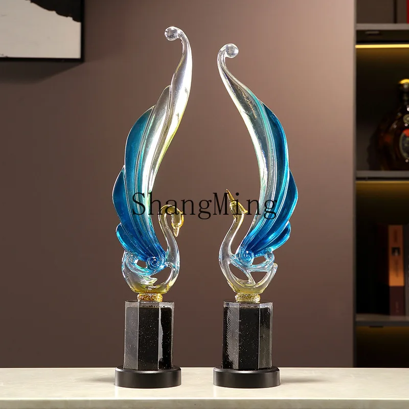 FG  resin has fish ornaments every year, large floor-to-ceiling TV cabinet in the living room, and high-end decorations.