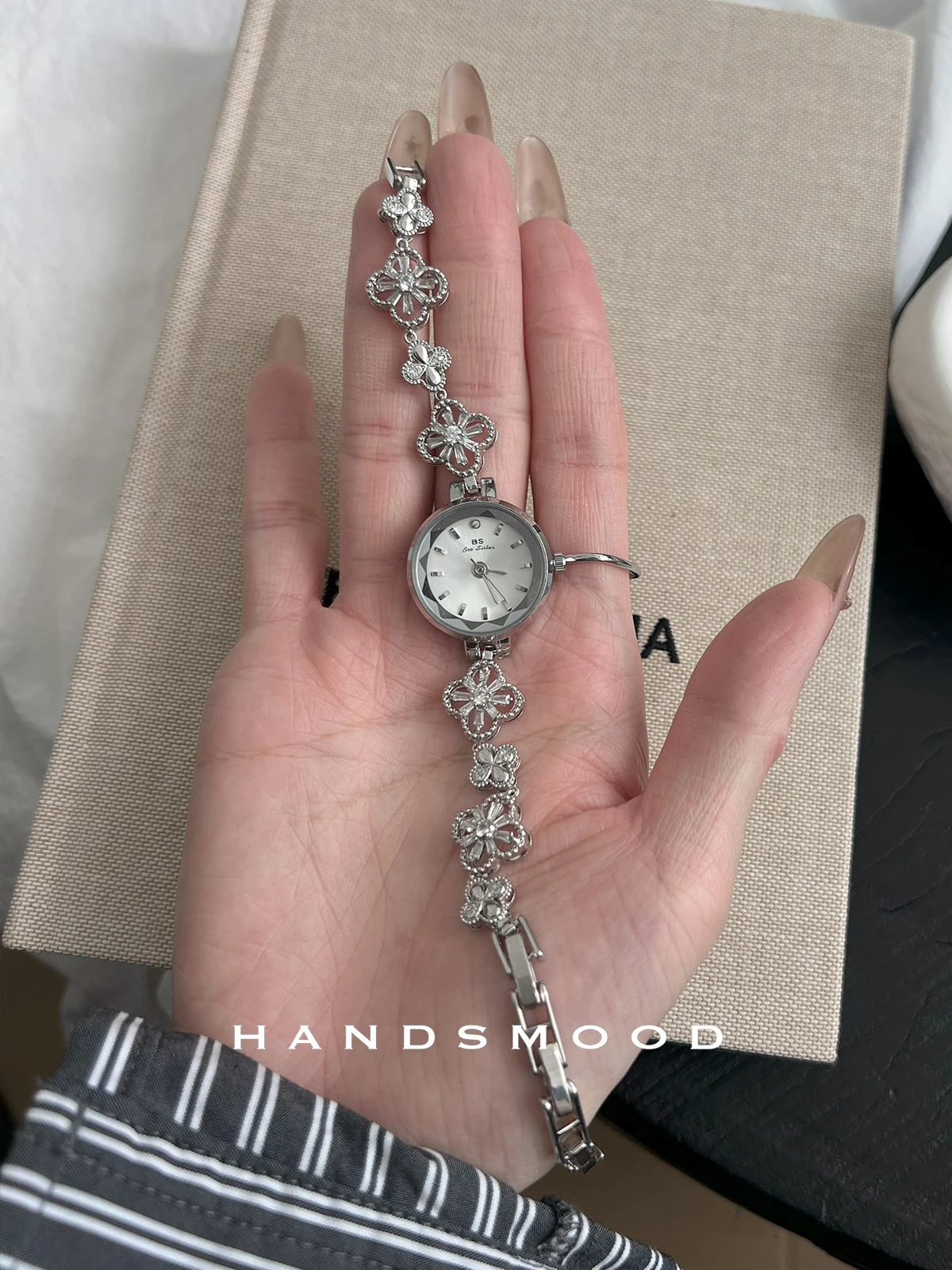 Luxury Snowflake Design Quartz Watch Sophisticated Stainless Steel Bracelet-Style Casual Fashion Timepiece for Women