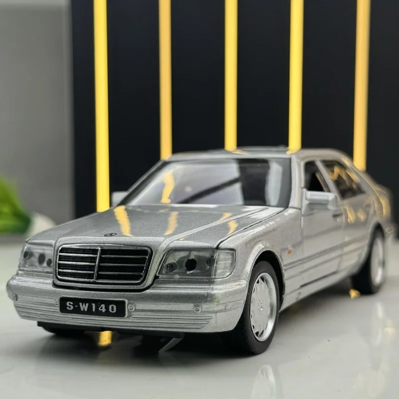 Diecast BWM S-W140 Classic Alloy Car Model 1/32 Simulation Voiture Miniature With Sound Light Collective Toy Vehicle Boy Gift