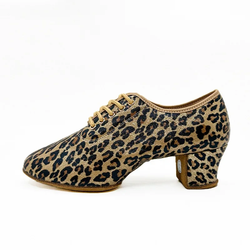 Nuevos zapatos de baile latino con estampado de leopardo para mujer, suela suave con cordones, tacones altos de 5,5 cm, zapatos de baile de jazz Sasha para mujeres y niñas