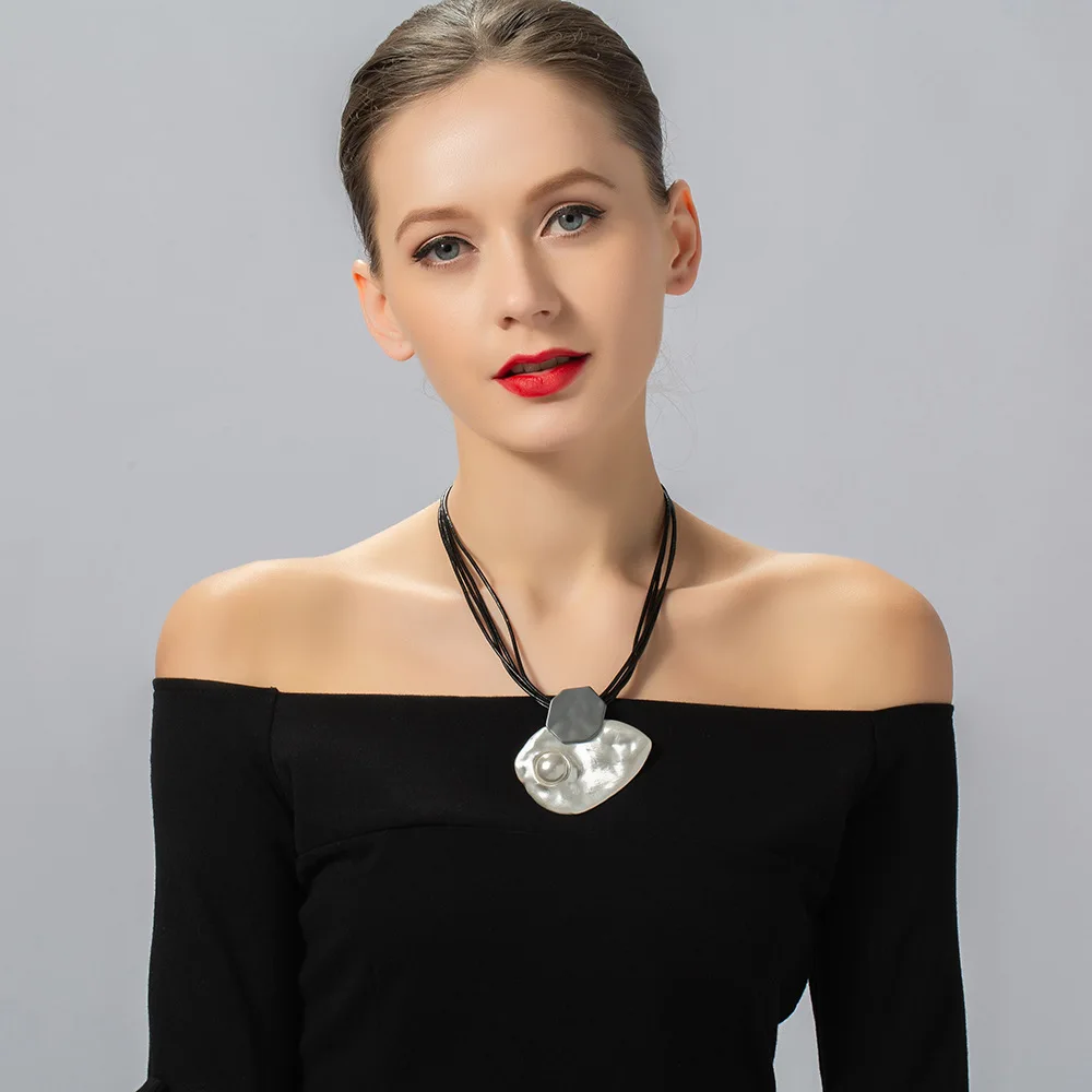 DIY accessories foreign trade European and American popular women's collarbone chain personalized retro simple versatile pearl n