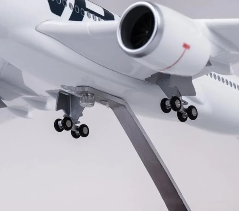 47CM 1/142 Scale Model FINNAIR Airline Diecast Plastic Resin Airplane Airbus A350 With Light and Wheel Collection Display Toys