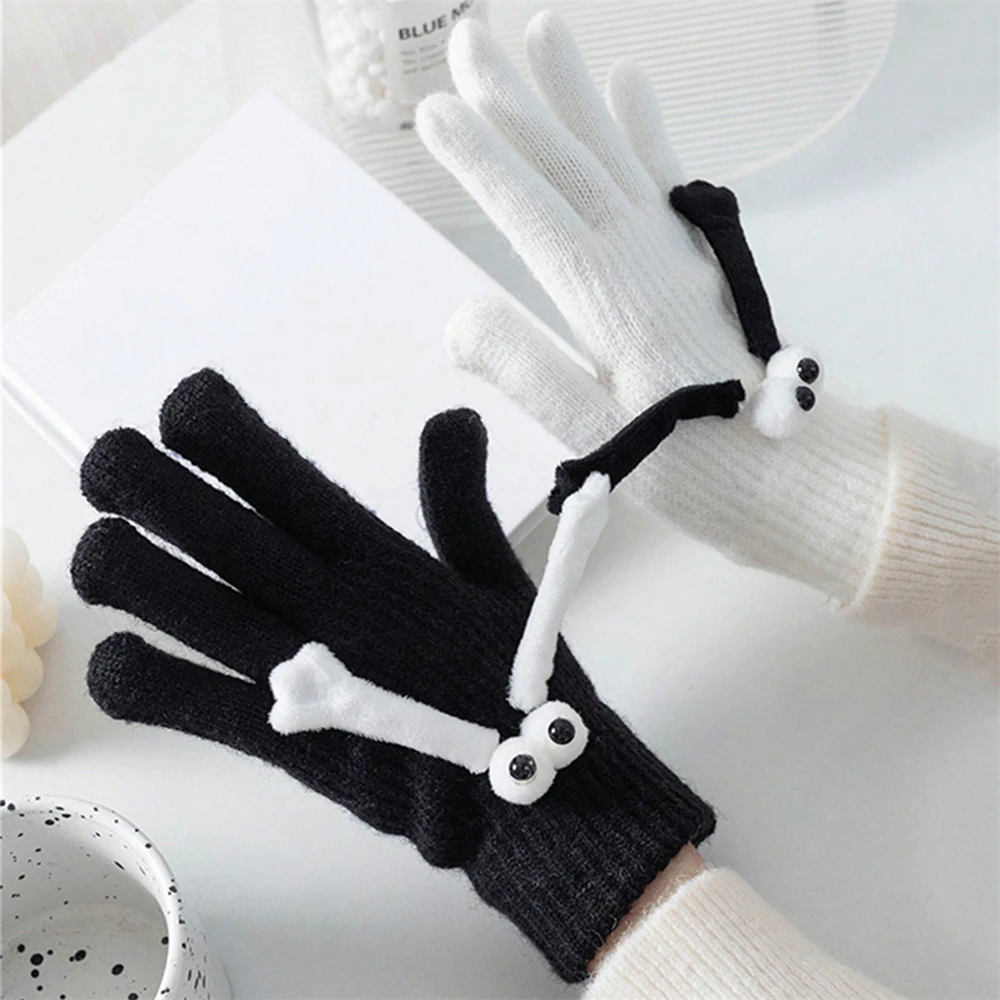 A pair Magnetic Hand Holding Gloves Gloves Winter Warm Couple Warm Gloves Novelty  Hand Holding Funn