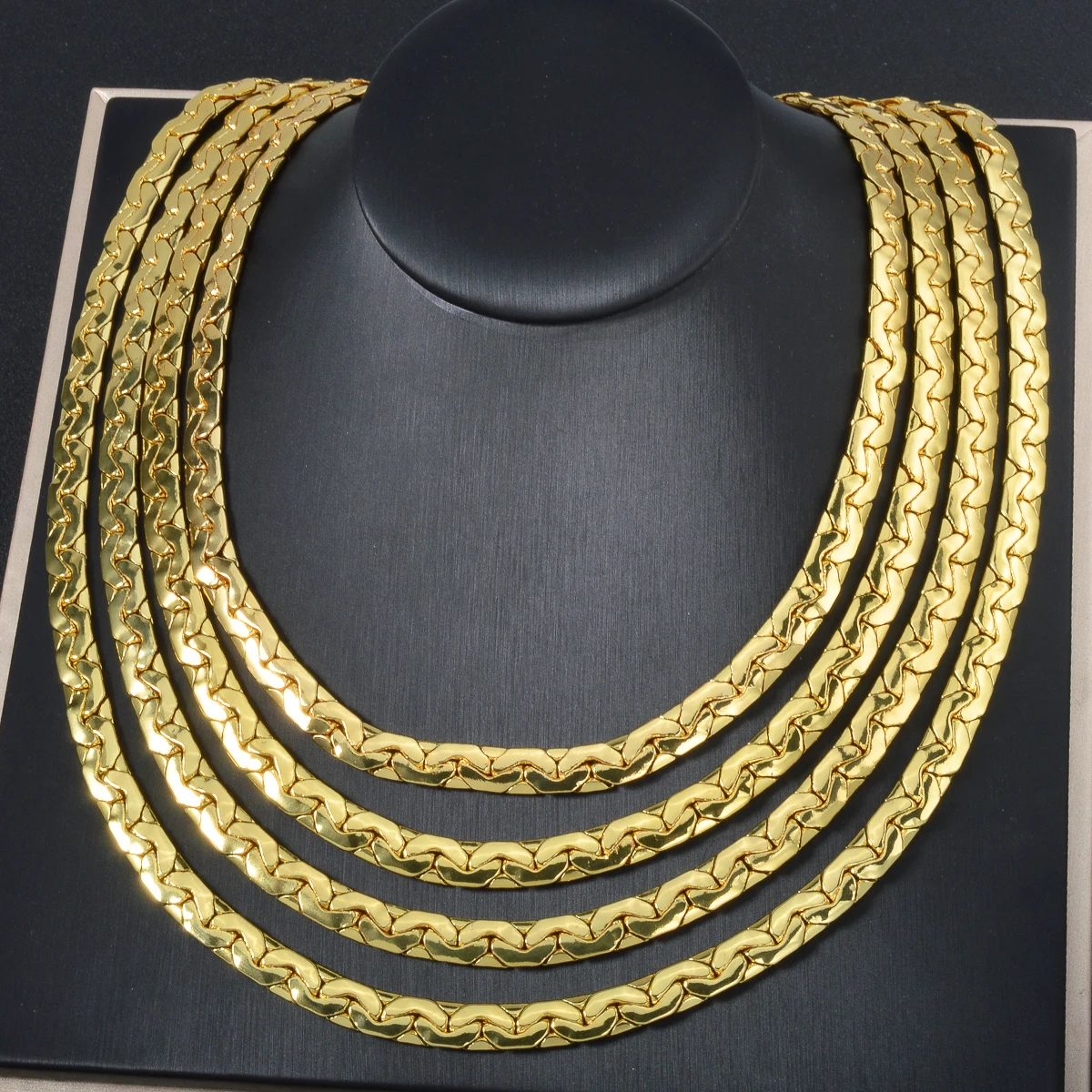 Heavy Duty Gold Color Cuban Link Chain Necklace 7mm Wide Hip Hop Jewelry for Boys Gift Idea Men Women Couple Matching