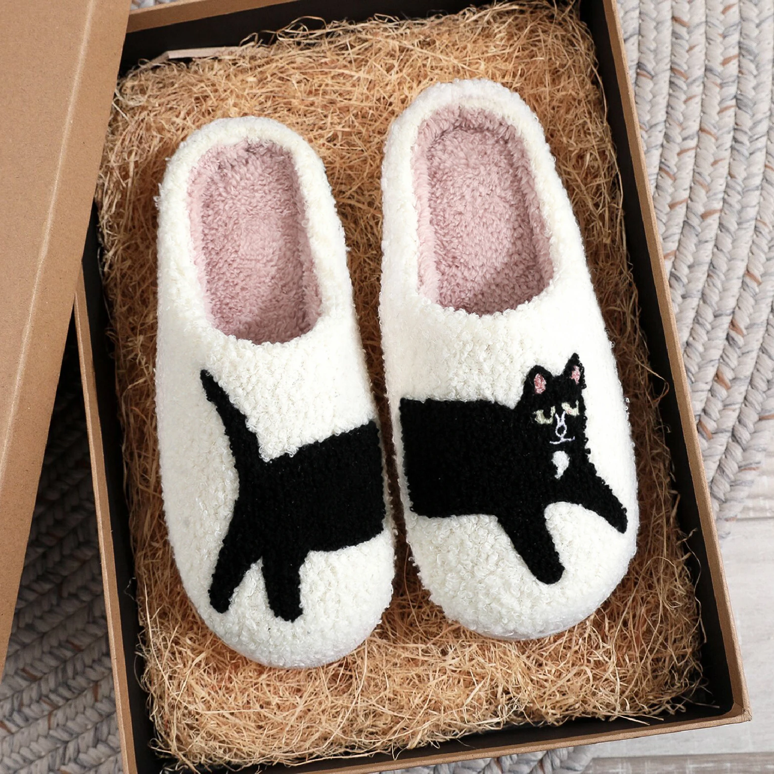 Black Cat Pet Pattern Fine Embroidery stuffed Home Platform Cozy Wool Cotton Slippers Cute Autumn Winter Warm Non-slip Indoor Slippers Pet Mom Gift Men Women Can Lover Essential