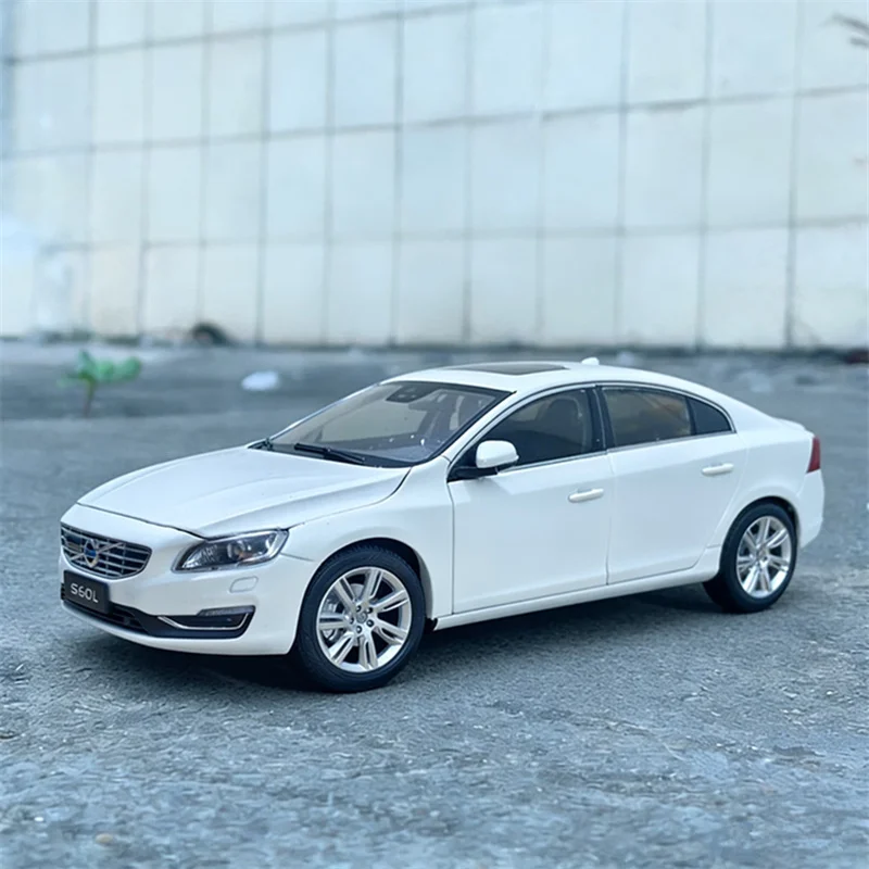 

Масштабная модель автомобиля Volvo S60 S60L 1:18, литая из металла, высокодетализированная коллекционная модель, игрушечная машинка, подарок для детей, украшение